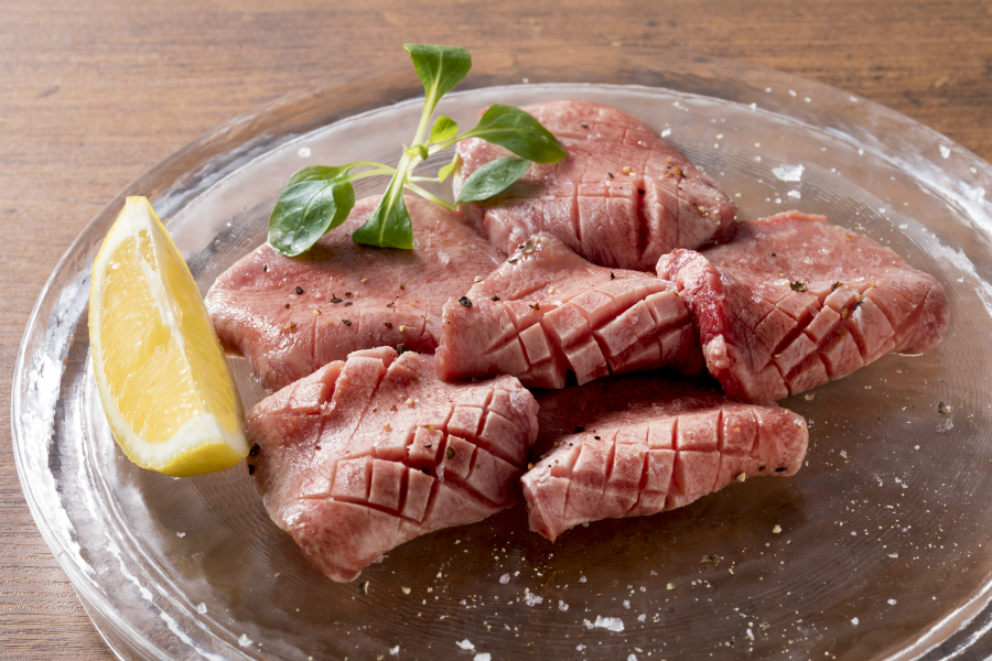 はらぺこニュース｜うに+肉のユッケに厚切り極み牛タン！「焼肉 USHIDOKI TOKYO」青山にオープン！