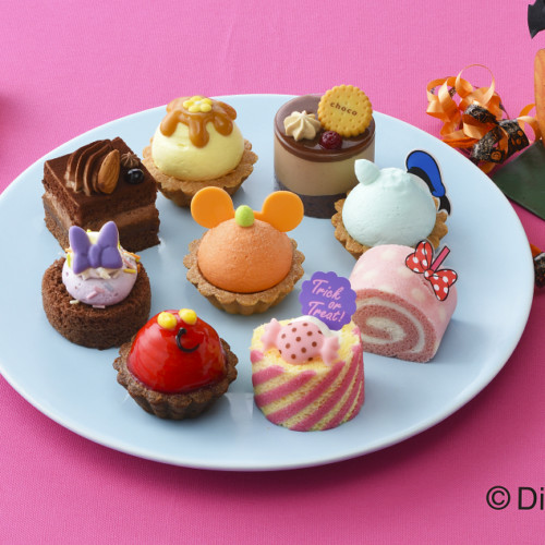 ミッキーとディズニーの仲間たちがハロウィンスイーツに!「コージーコーナー」から仮装した新作プチケーキセット