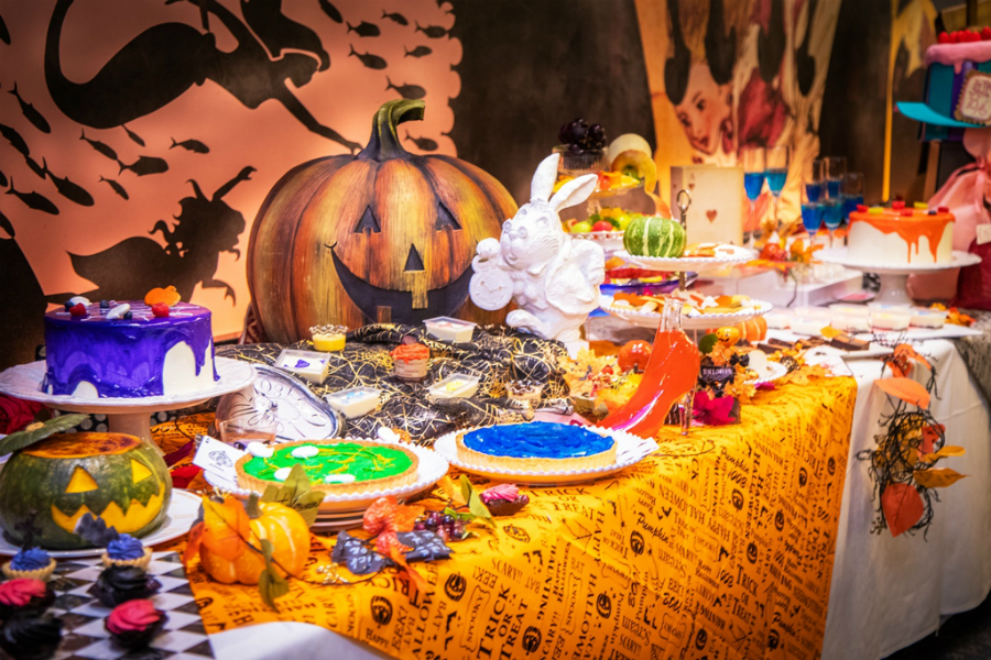 アリスのハロウィンパーティービュッフェ「古城の国のアリス」で期間限定開催!