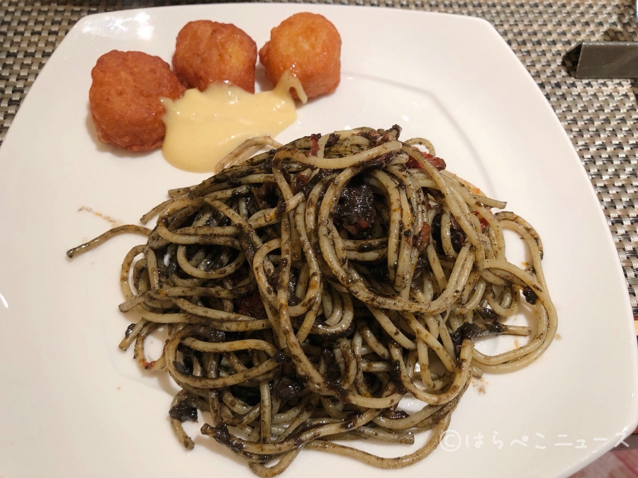 【潜入レポ】ヒルトン東京「アリスinハロウィーン・トリック」ビュッフェの楽しみ方！双子メニューを食べ比べ！