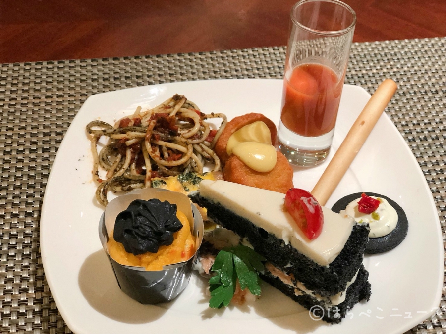【潜入レポ】ヒルトン東京「アリスinハロウィーン・トリック」ビュッフェの楽しみ方！双子メニューを食べ比べ！
