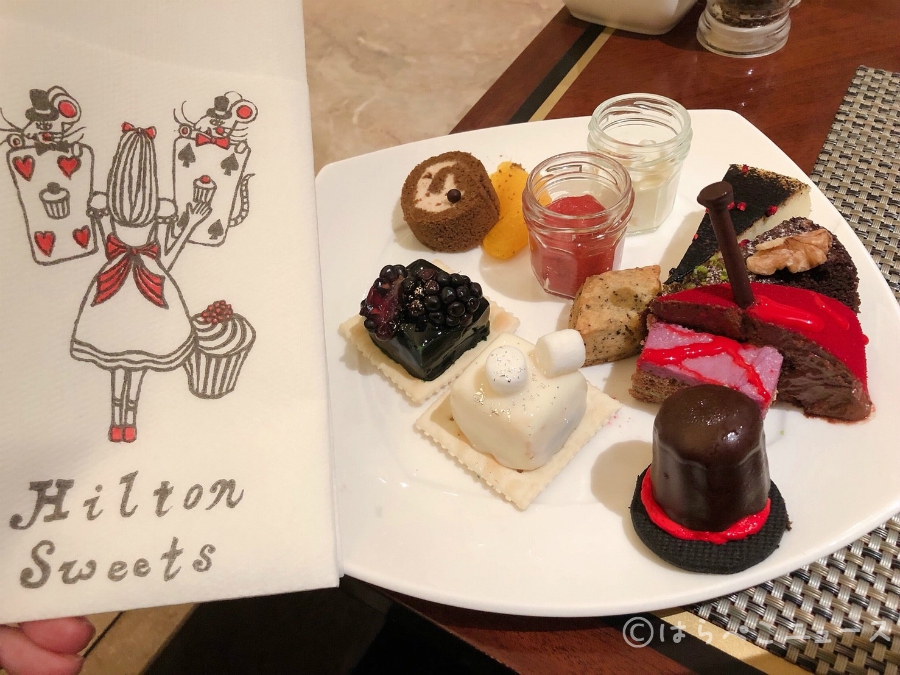 【潜入レポ】ヒルトン東京「アリスinハロウィーン・トリック」ビュッフェの楽しみ方！双子メニューを食べ比べ！