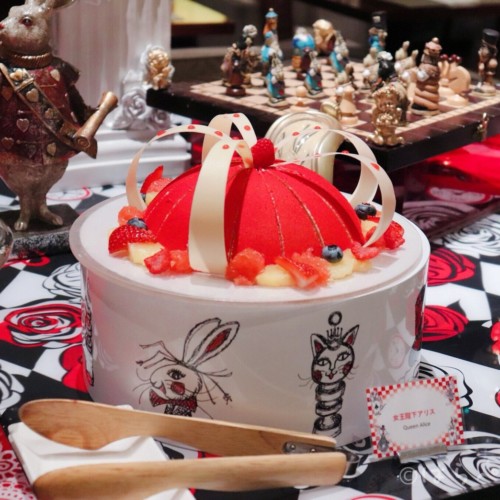 【潜入レポ】ヒルトン東京「アリスinハロウィーン・トリック」ビュッフェの楽しみ方!双子メニューを食べ比べ!
