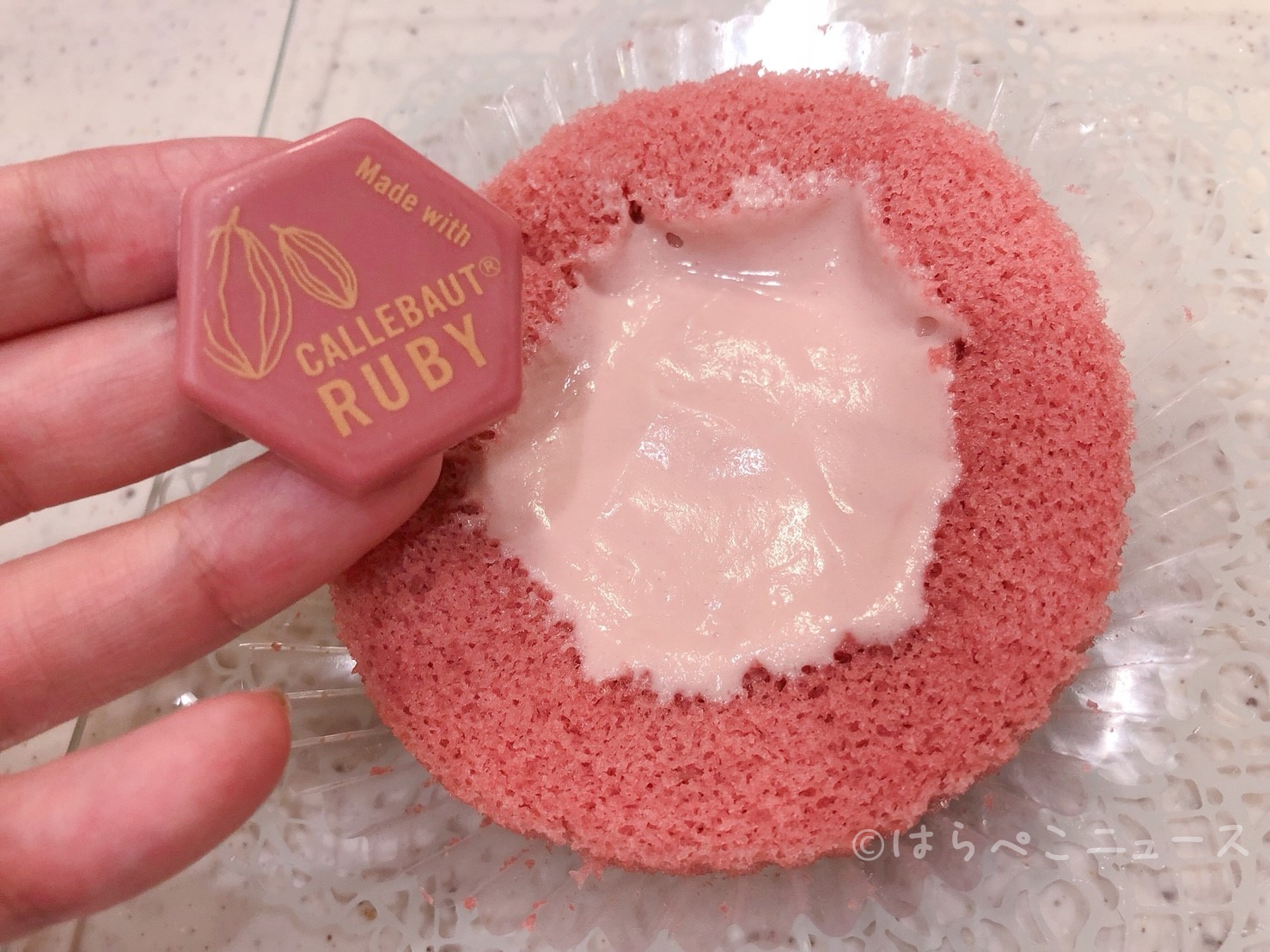 【実食レポ】ローソン「Uchi Café プレミアム ルビーチョコレートのロールケーキ」