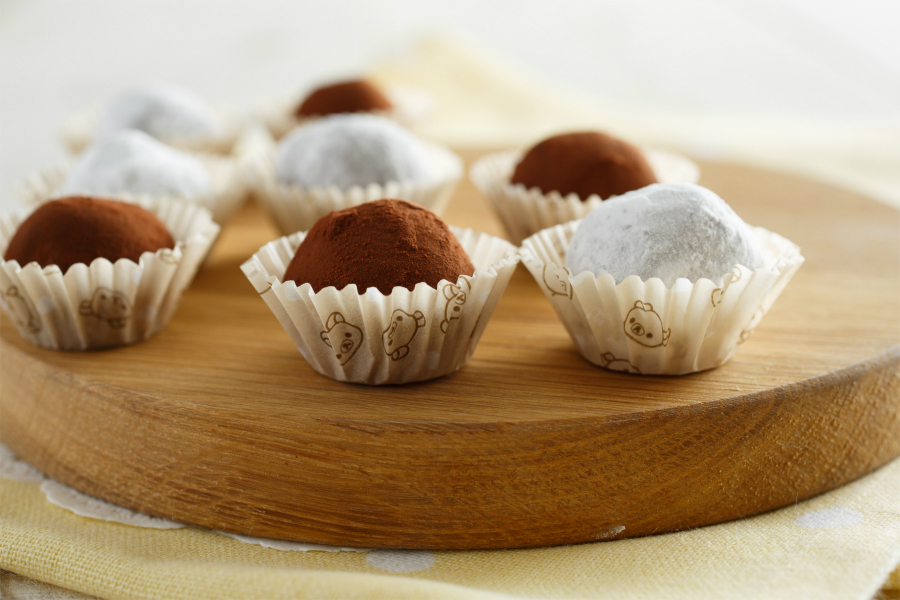 リラックマ × 貝印の製菓シリーズ！デコスティックチョコ型や型を押すだけのクッキースタンプが登場！