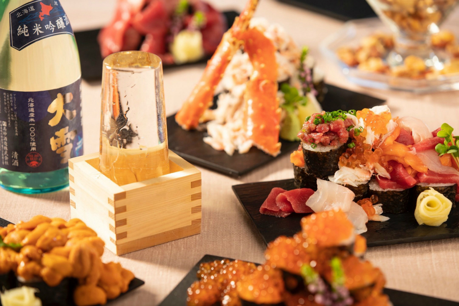 星野リゾート トマム「海鮮こぼれフェス」いくら・蟹・ウニが豪快に盛り付けられた寿司を堪能！
