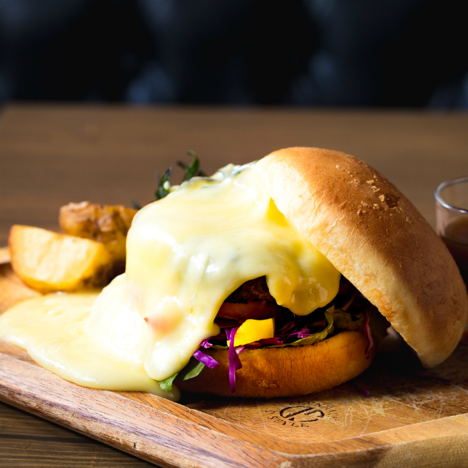 チーズ料理専門店『Cheese Cheers Café』が神戸・三宮にオープン！トロトロのチーズを食べに行こう！