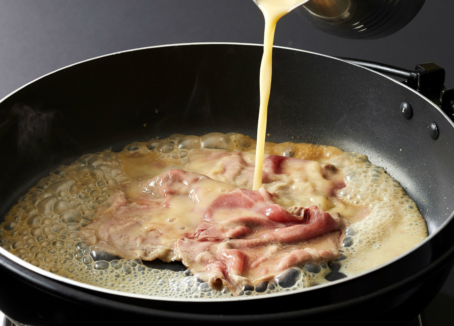 和食さとで「白いすき焼き」食べ放題！白味噌仕立て&特製割り下でブラックアンガス牛を堪能！