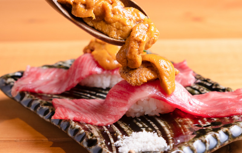 “ウニ山盛り 霜降り和牛寿司”が無料!【焼肉 一心たん助】牛タン&肉寿司食べ放題!上野本店・秋葉原店で開催!