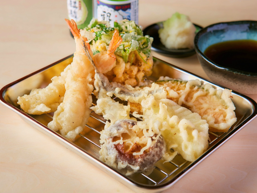 『天ぷら酒場 上ル商店 門前仲町本店』うにといくらの「うにくらたま天」や「牛レア天」にすき焼きの天ぷらも！