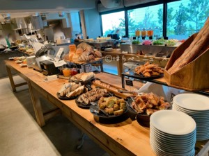 MORETHAN TAPAS LOUNGE モアザン ザノット東京新宿 ランチビュッフェ パン食べ放題