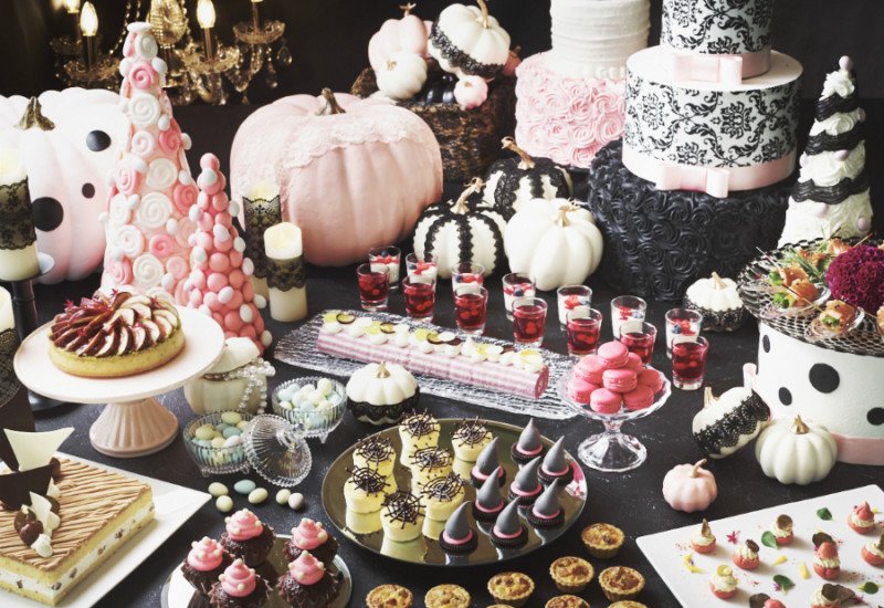 【ストリングスホテル東京】パステルピンクで彩るハロウィンブッフェ「オータム・グルメショーケース」