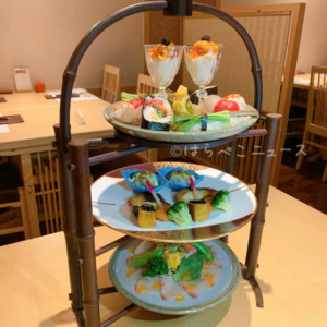 全店実食【寿司アフタヌーンティー3選】新橋・新横浜・紀尾井町でお洒落なスタンドに華やかな寿司＆デザート