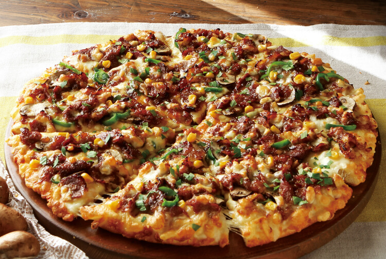 【実食レポ】『ピザーラ』でブラータチーズや炭火焼きビーフのピザが新登場！すみっコぐらしのボウルも！
