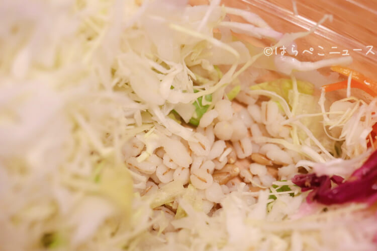 【実食レポ】ファミマ「1/3日分の野菜が摂れるカレーサラダランチ」お弁当風サラダで野菜不足を解消！