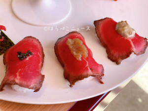【実食レポ】『月島焼肉ブルズ』の「肉寿司食べ放題」で生ウニの肉巻き！贅沢いくらの宝石ローストビーフ丼も