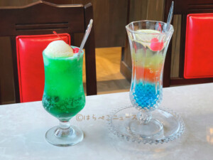 【実食レポ】『喫茶ビクトリヤ』西武園ゆうえんちのレトロ喫茶でクリームソーダ＆ゼリイポンチ！プリンも