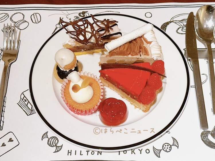 【実食レポ】ヒルトン東京でアリスビュッフェ『絵本の国のアリス』がテーマの秋のスイーツビュッフェへ！